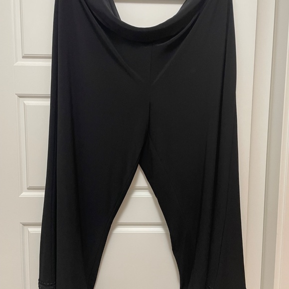 Black pants with hem cutout design Joseph Ribkoff - Picture 3 of 6